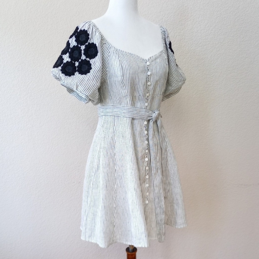 Elegant Off-Shoulder Striped Dress - Picture 9 of 16